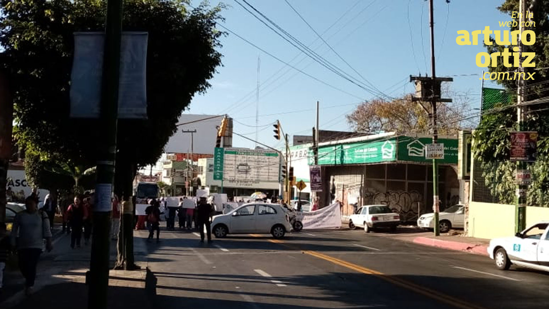 CIERRAN AV. MORELOS PARA EXIGIR PUESTA EN  MARCHA DE SEMÁFORO