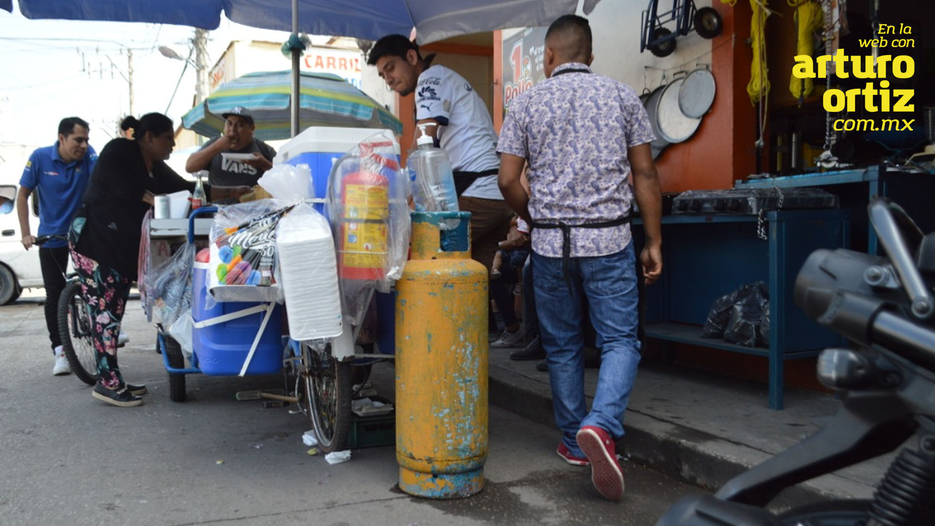 PUESTOS AMBULANTES DE COMIDA INVADEN CENTRO HISTÓRICO  DE CUAUTLA