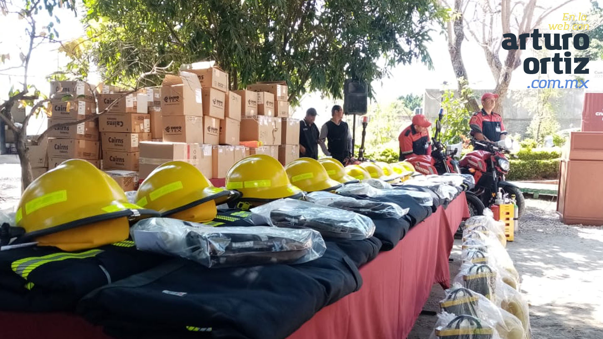 ENTREGAN EQUIPO A BOMBEROS DE CUERNAVACA