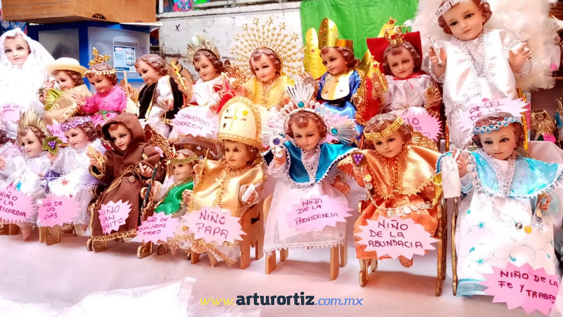 VESTIR AL NIÑO DIOS, UNA TRADICIÓN QUE SE RESISTE A PERDERSE CON EL TIEMPO - Arturo Ortiz VESTIR AL NIÑO DIOS, UNA TRADICIÓN QUE SE RESISTE A PERDERSE CON EL TIEMPO - Arturo Ortiz
