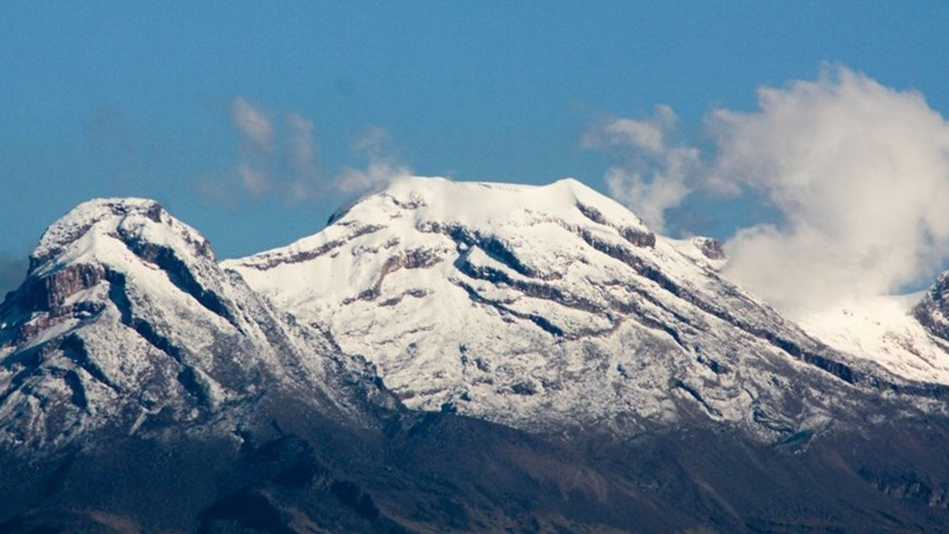 ¿LOS LUGARES MÁS ALTOS SON MAS CALIENTES POR ESTAR CERCA DEL SOL ?