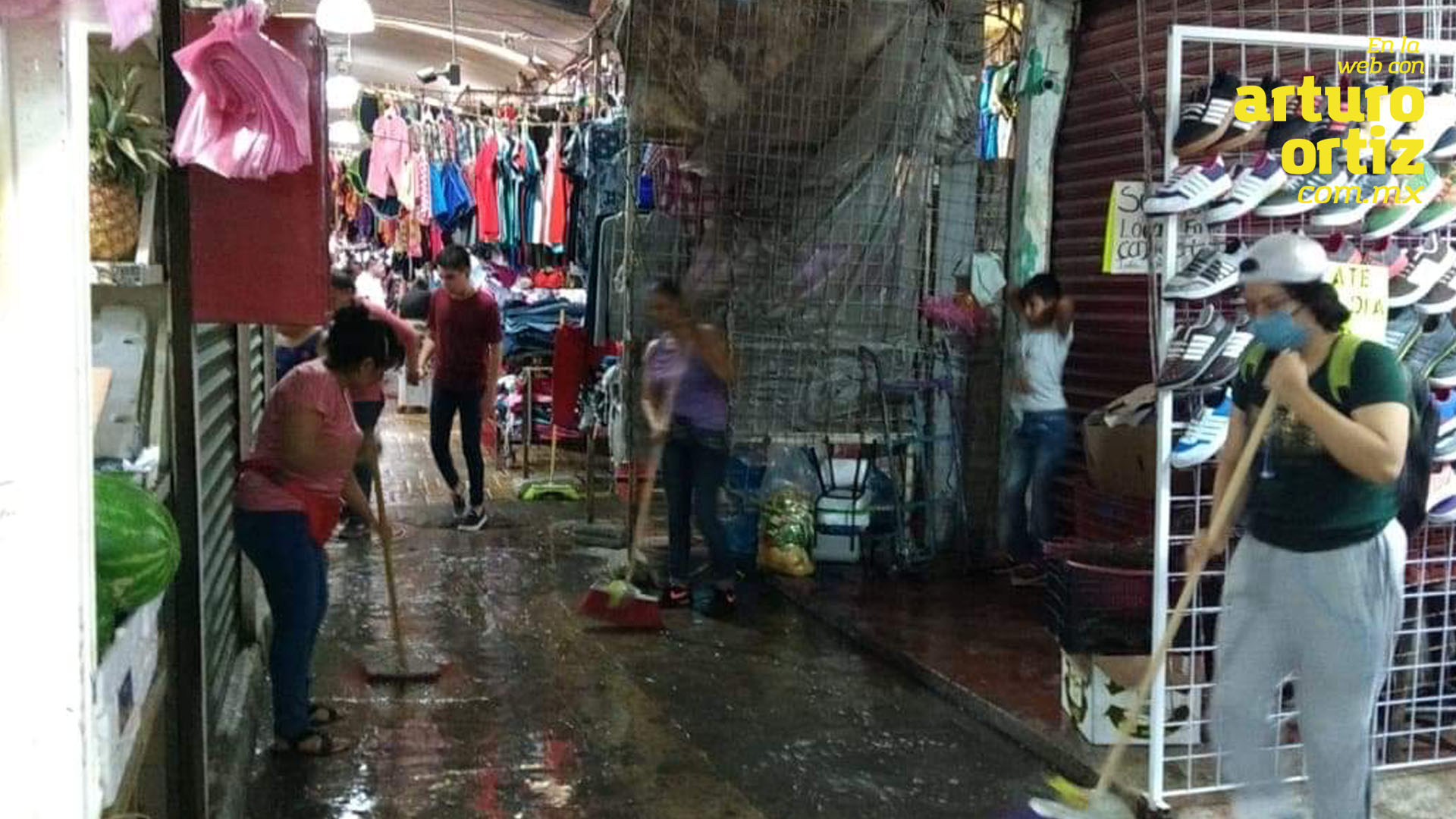 EN YAUTEPEC LLEVAN A CABO LIMPIEZA EN MERCADOS