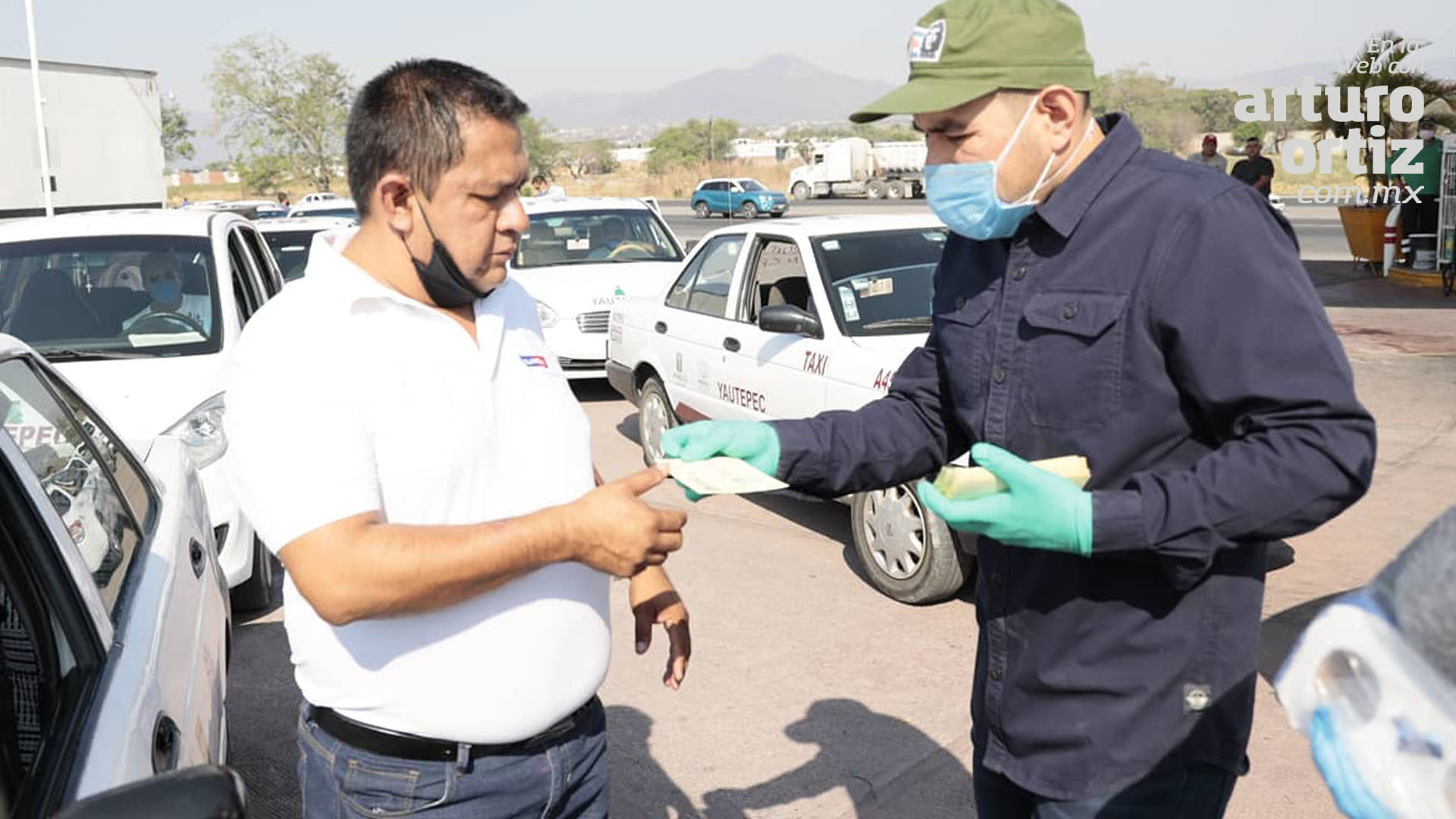 APOYAN EN YAUTEPEC A TAXISTAS