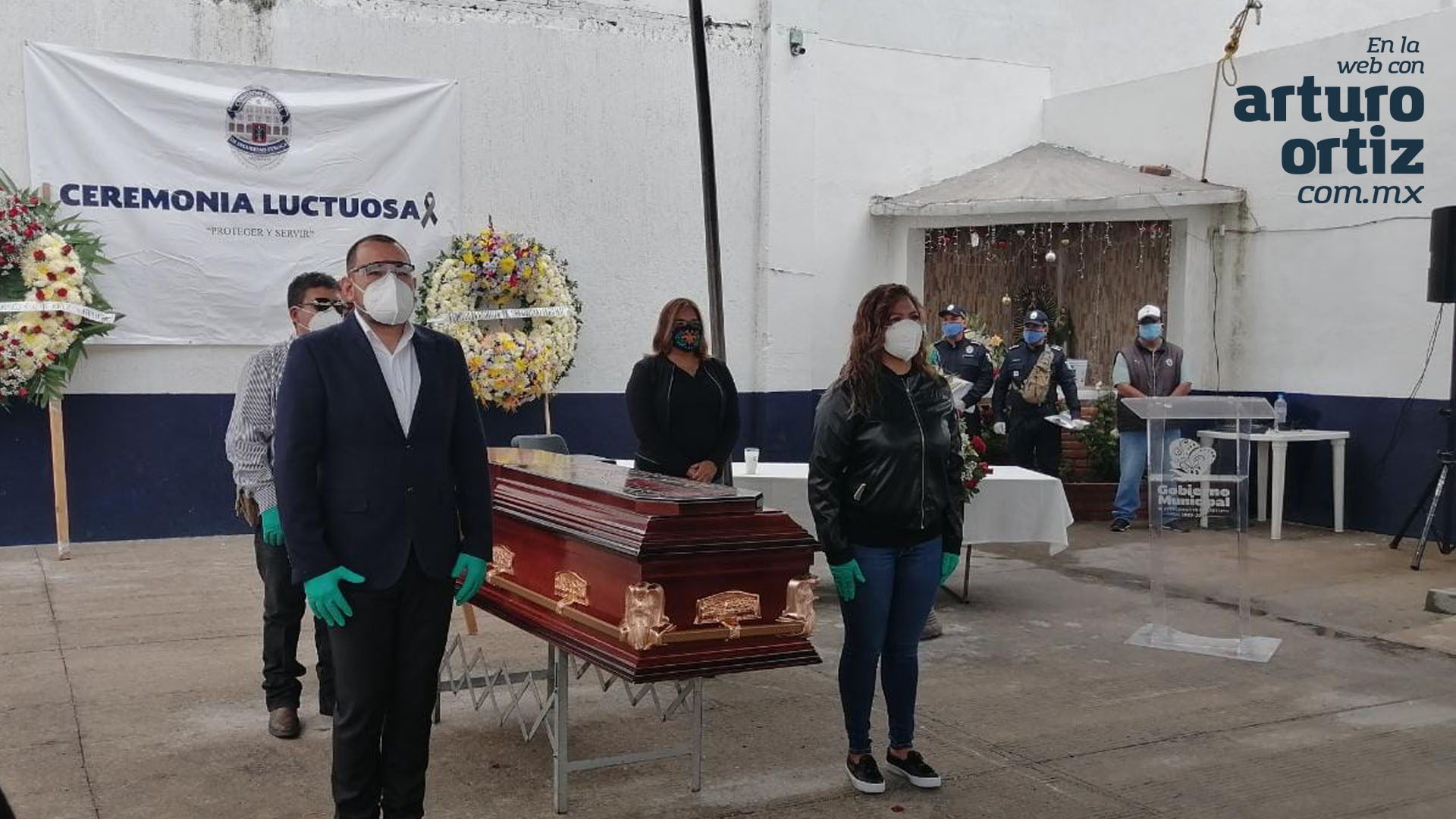 RINDEN HOMENAJE A POLICÍA CAÍDO EN YAUTEPEC