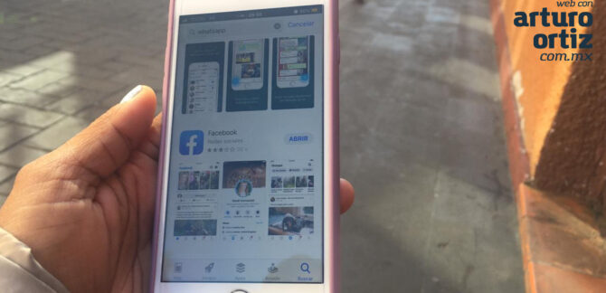 Prohiben uso del celular en escuelas de Morelos