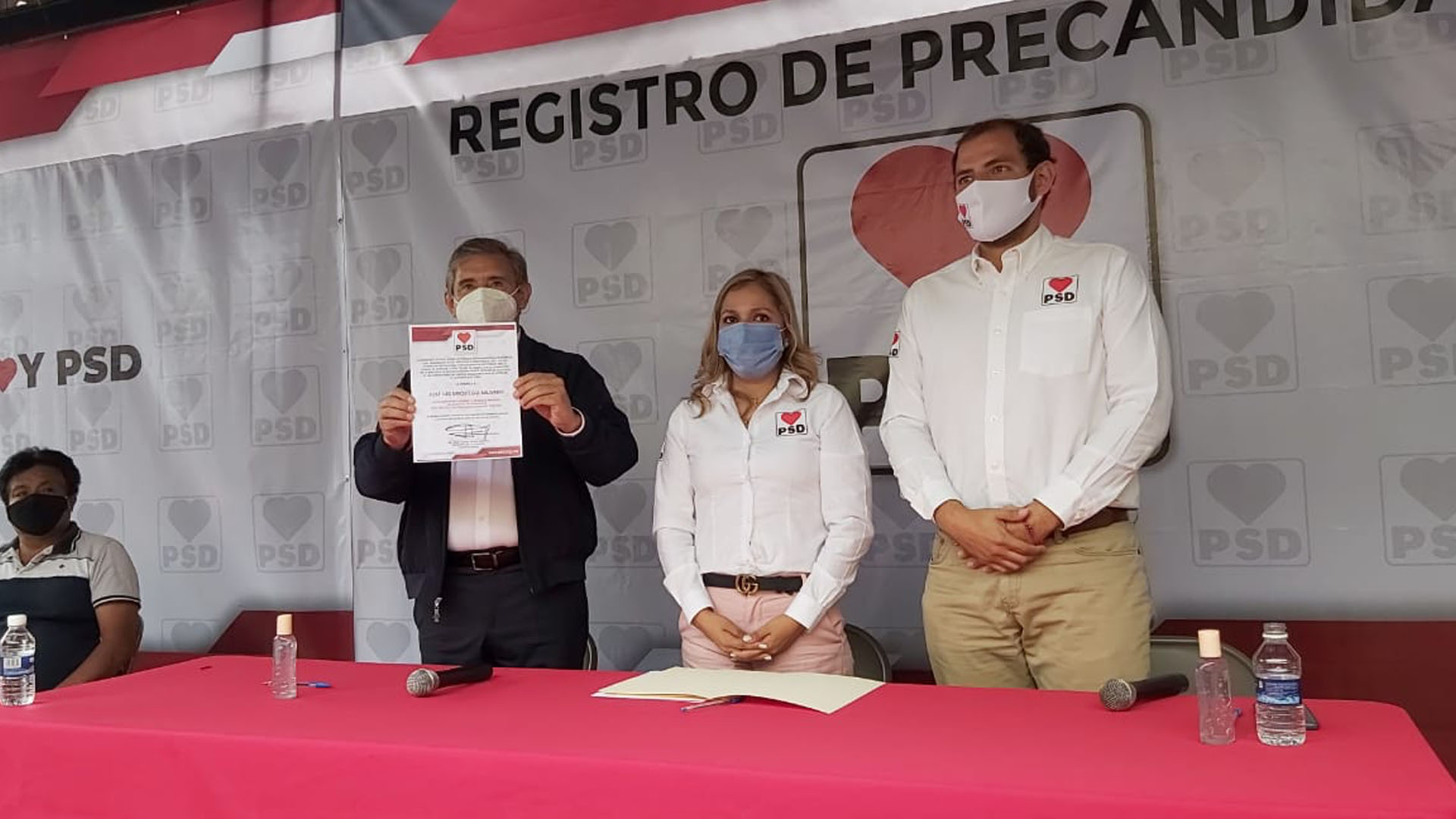 SE REGISTRA URIOSTEGUI POR EL PSD