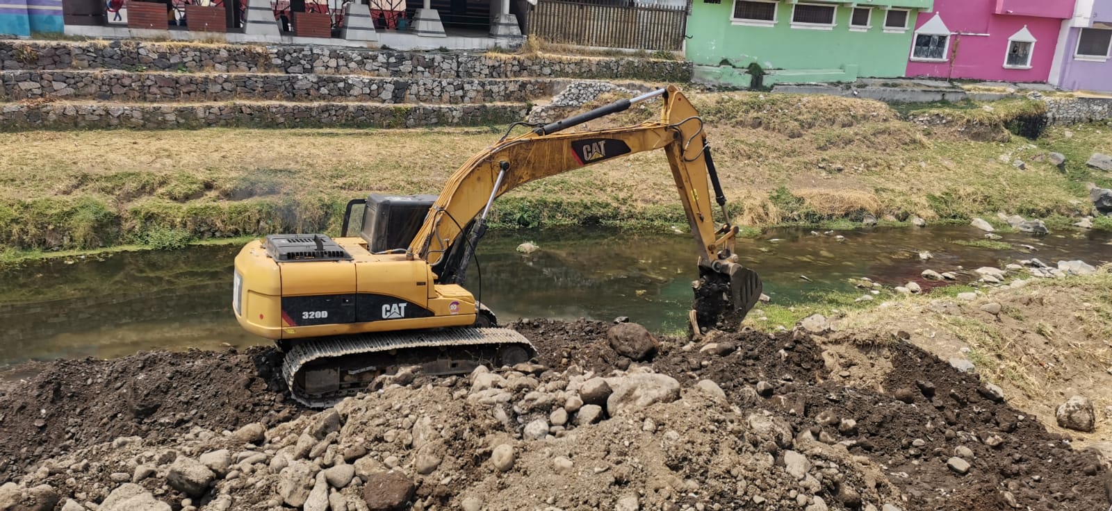 REALIZAN TRABAJOS DE DESAZOLVE EN YAUTEPEC