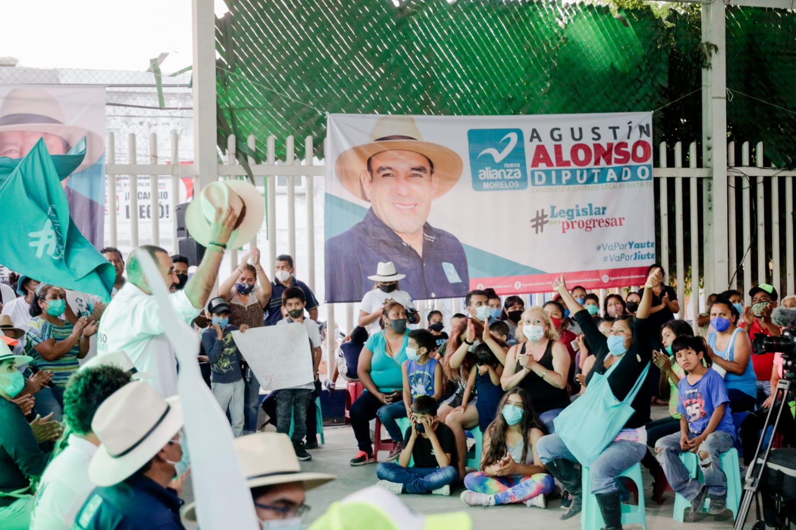 COLONIAS DE YAUTEPEC BRINDAN SU APOYO A AGUSTÍN ALONSO