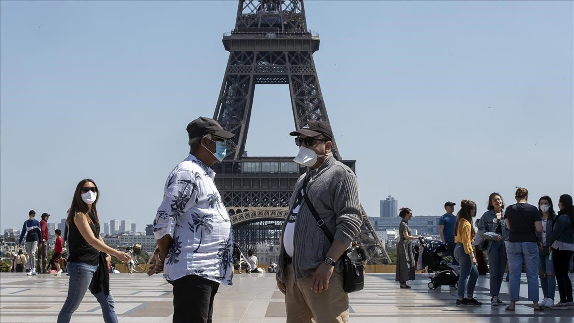 ADIÓS AL CUBRE BOCAS EN FRANCIA