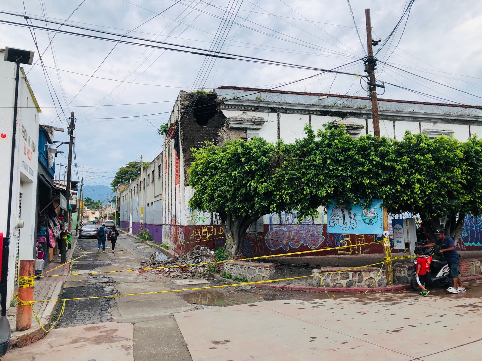 MURO DE ESCUELA EN YAUTEPEC SE DESPRENDIÓ