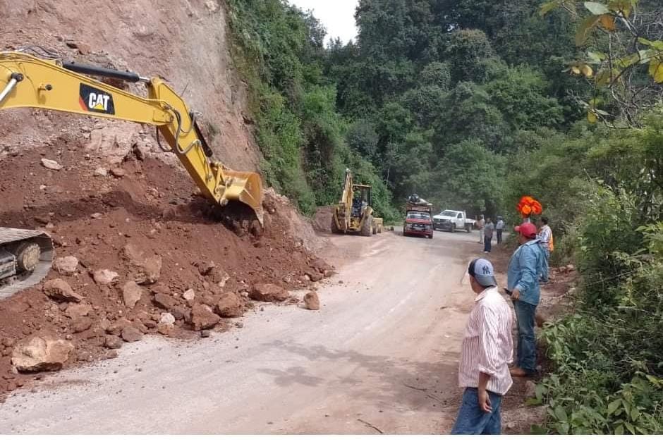 SUPERVISAN CERRO “LA ESPADA” PARA EVITAR MÁS DERRUMBES