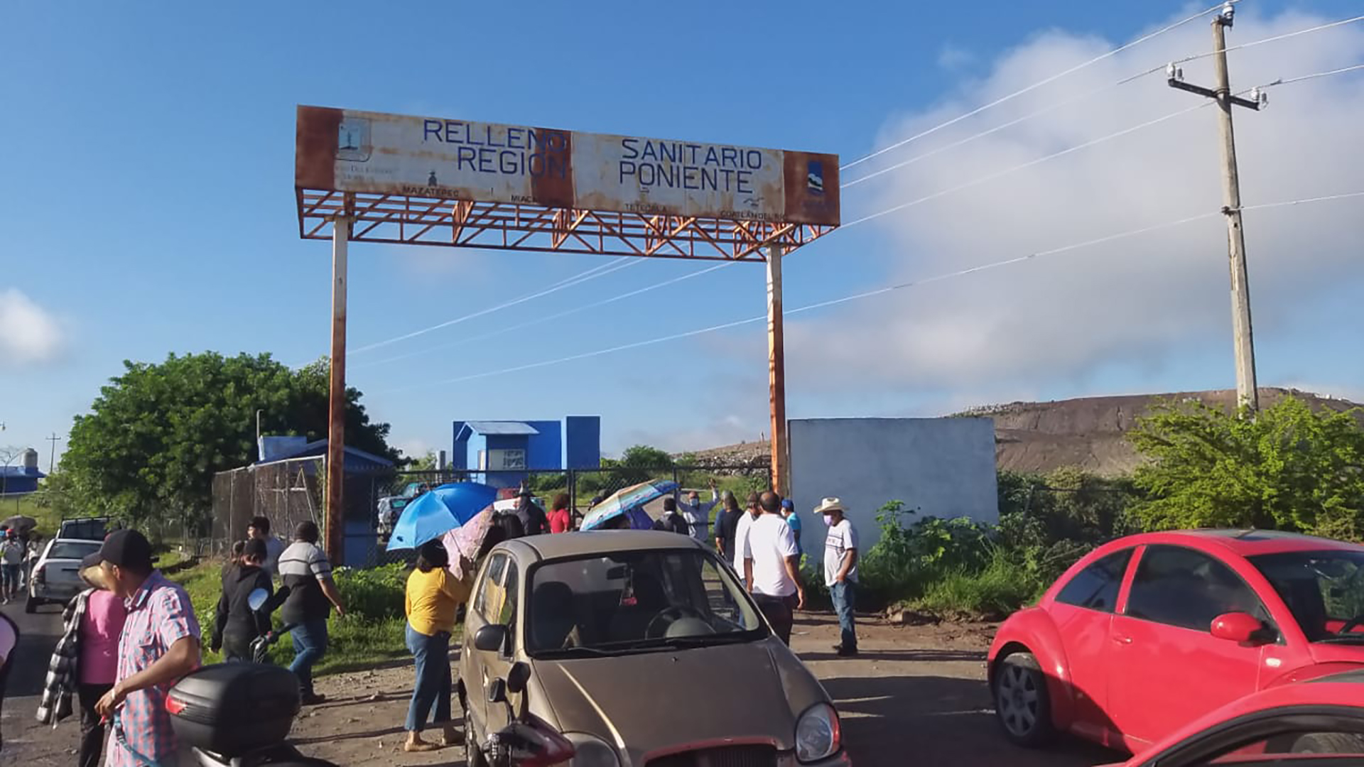 BLOQUEAN ACCESO A RELLENO REGIONAL SANITARIO EN MAZATEPEC
