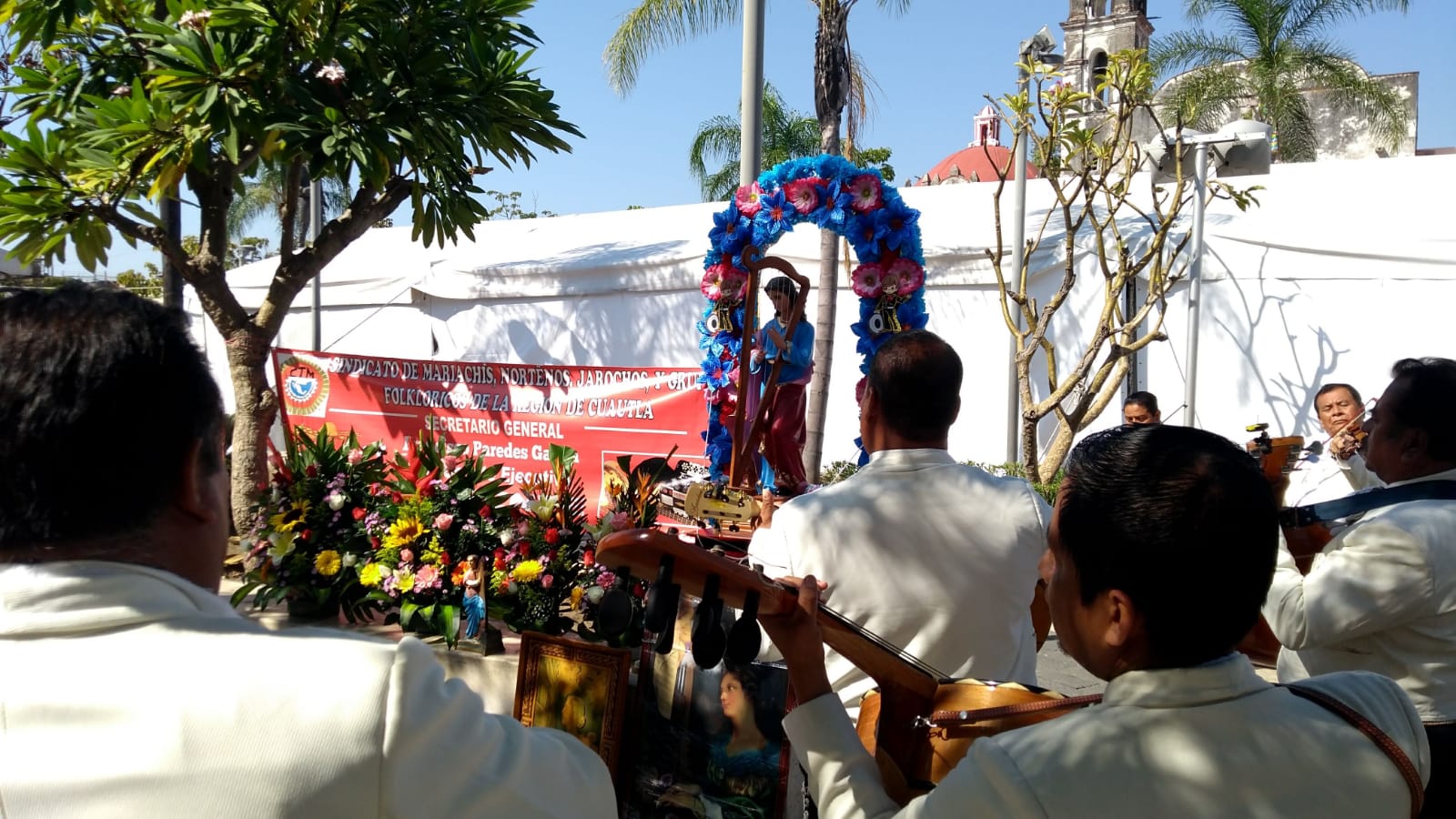 MARIACHIS BAJAN SUS COSTOS ANTE LA FALTA DE TRABAJO