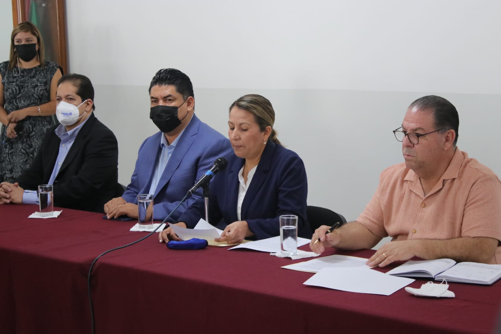 SE “SUAVIZA” Y FRACTURA PAN EN TEMA PRESUPUESTAL