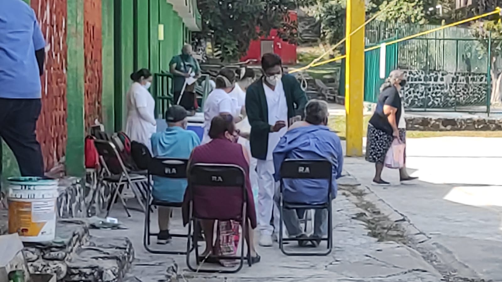 APLICAN VACUNA DE REFUERZO EN JIUTEPEC