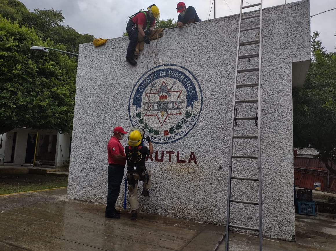 BUSCAN BOMBEROS DE CUAUTLA APOYO DE OTROS MUNICIPIOS