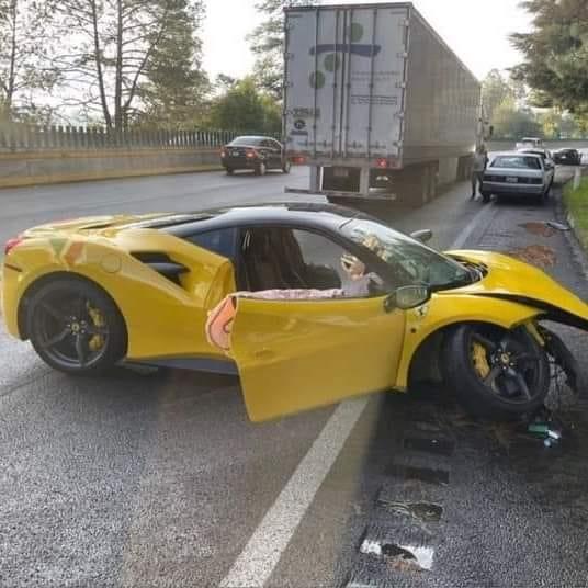 FERRARI FUE DESTRUIDO EN LA MÉXICO-CUERNAVACA