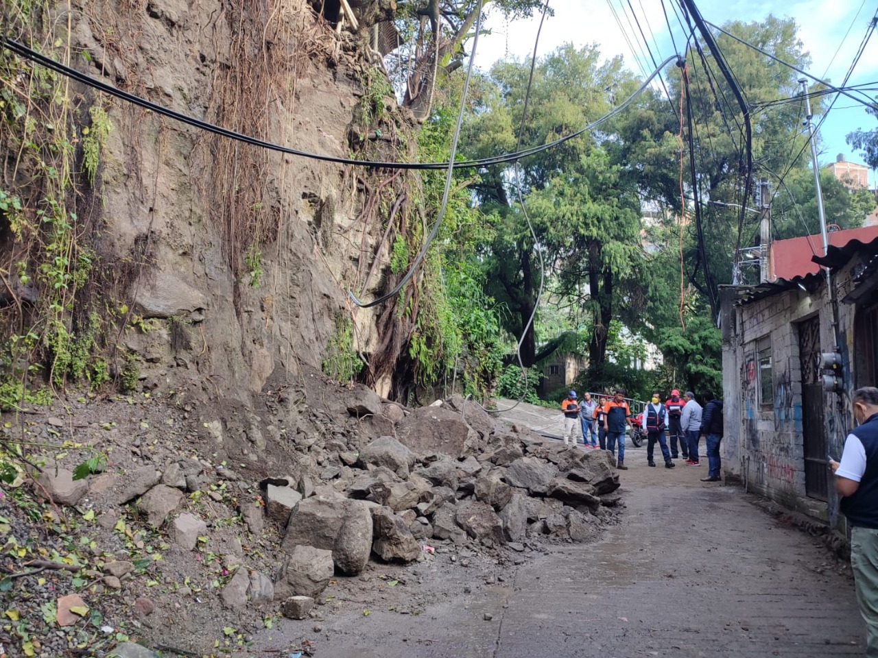 SE DERRUMBA PAREDÓN EN CUERNAVACA