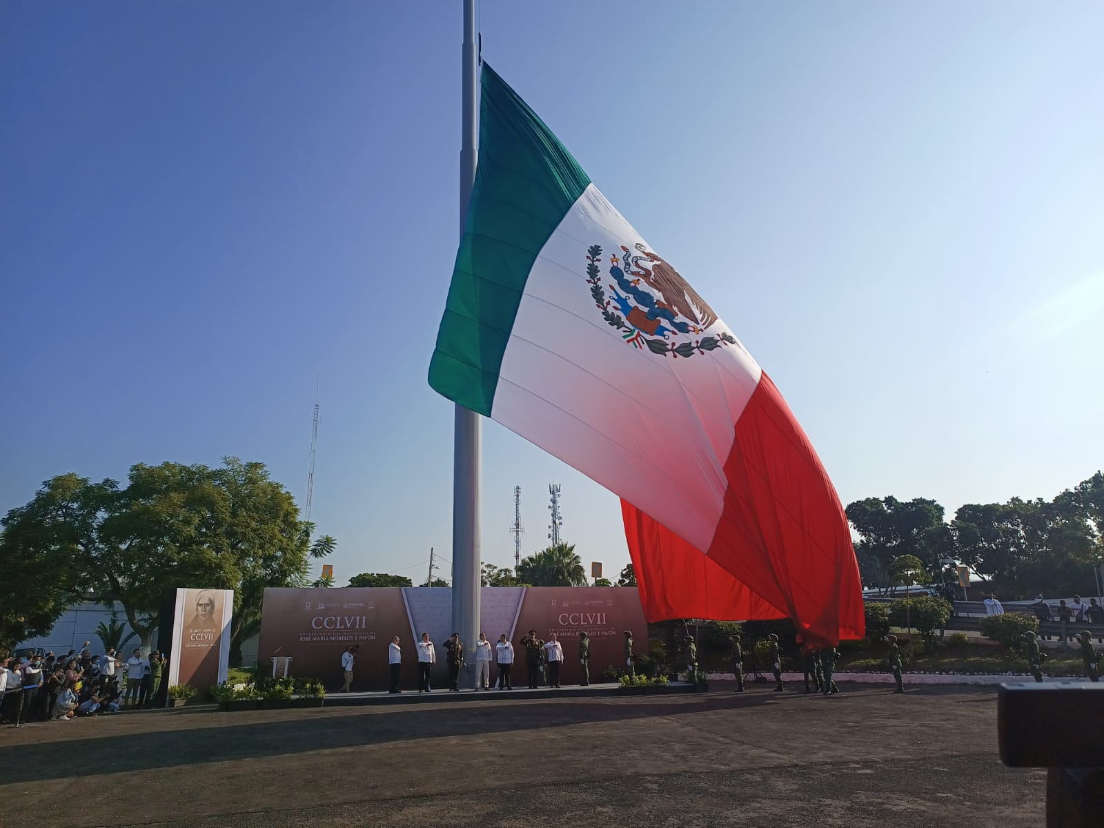 LLAMAN A LA UNIDAD NACIONAL PARA CONTINUAR EN LA TRANSFORMACIÓN DE MÉXICO
