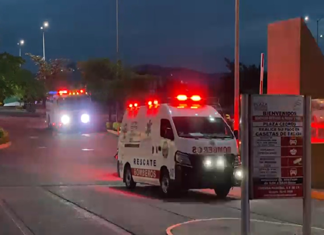 EVACUAN PLAZA CEDROS POR SUPUESTA BOMBA