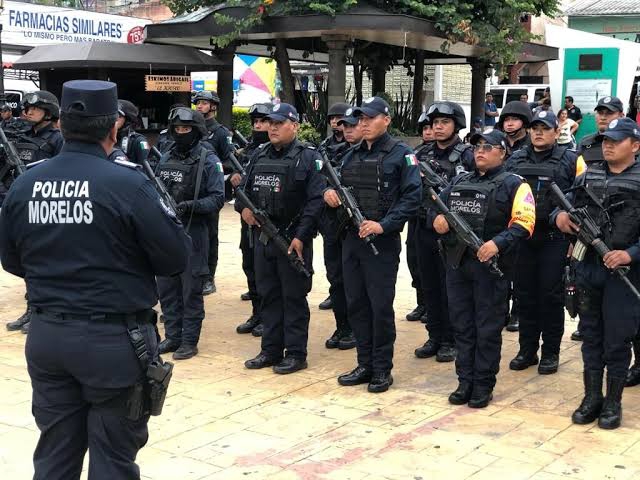 POLICÍAS PIDEN MEJORES PRESTACIONES LABORALES