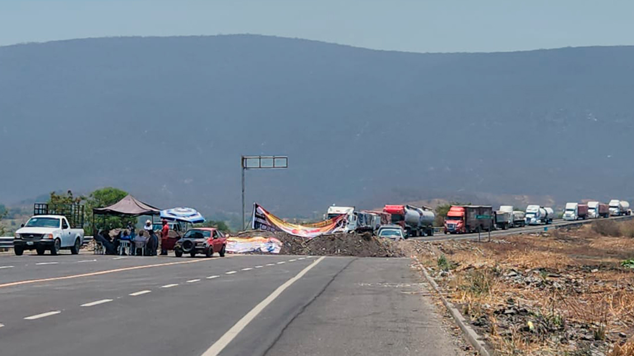 ¿POR QUÉ BLOQUEARON LA AUTOPISTA SIGLO XXI?