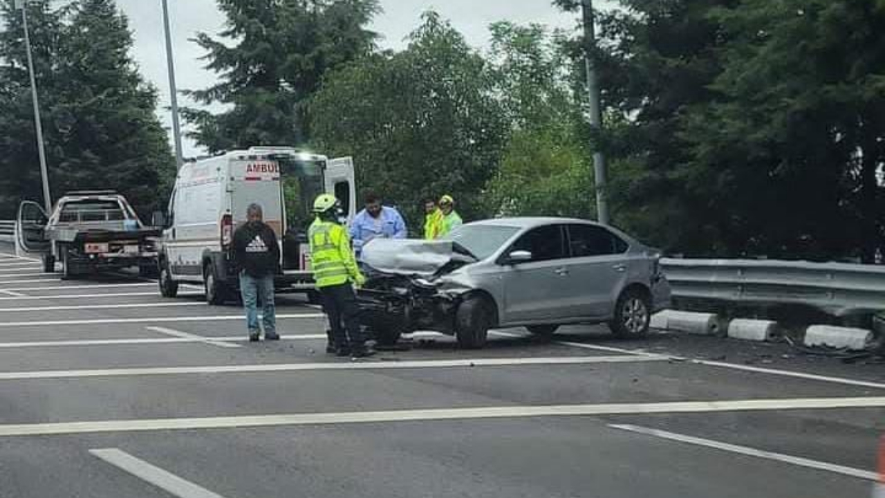 CHOCÓ SU AUTO POR MANEJAR A EXCESO DE VELOCIDAD