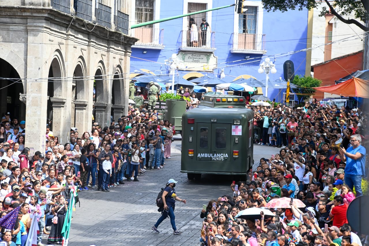 BINOMIOS CANINOS Y MILITARES, LOS MÁS APLAUDIDOS EN EL DESFILE