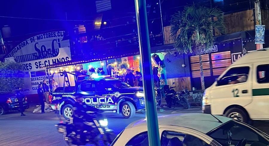 ASESINAN A BALAZOS A UN HOMBRE AL INTERIOR DE UN BAR EN CUAUTLA