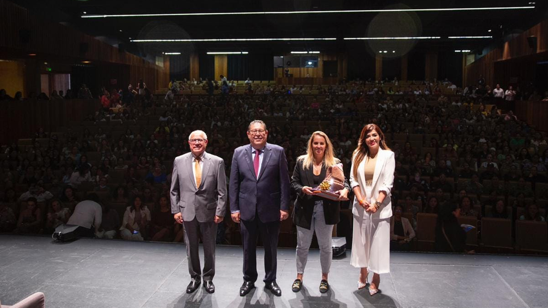 VÍCTOR MERCADO Y CES UNEN ESFUERZOS CONTRA VIOLENCIA DE GÉNERO