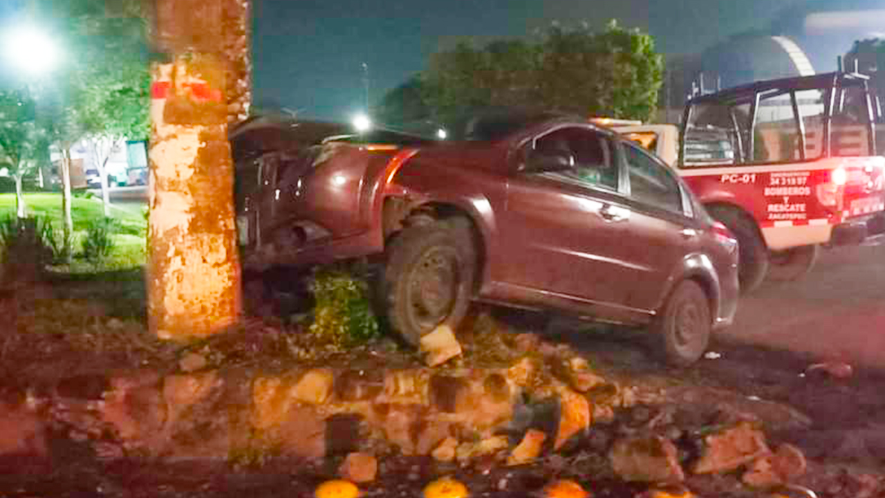 QUISIERON EVADIR EL ALCOHOLÍMETRO Y TERMINARON CHOCANDO EN ZACATEPEC