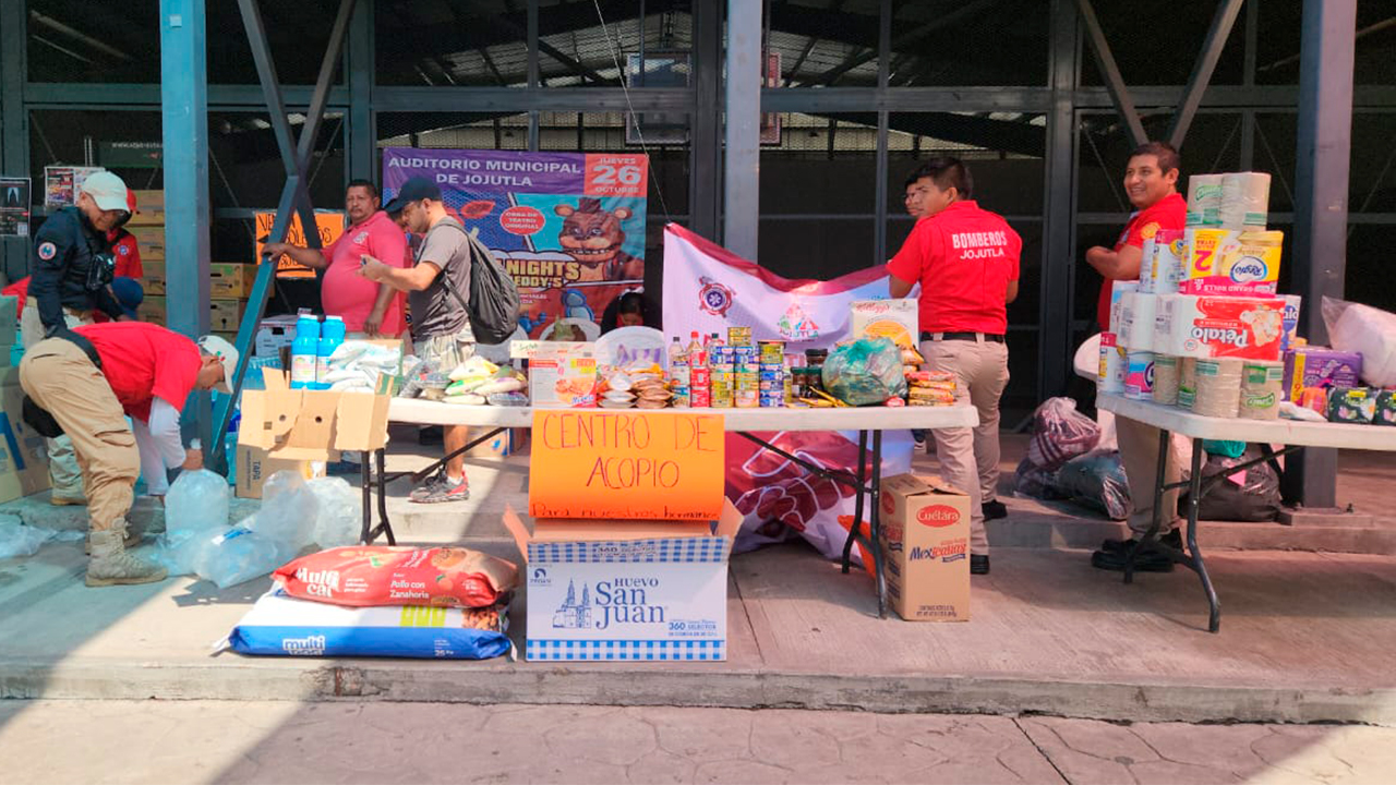 EN JOJUTLA COMENZARON A SALIR LOS PRIMEROS VÍVERES DESTINADOS A ACAPULCO