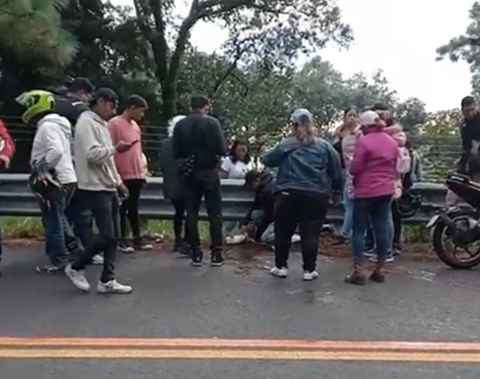 MOTOCICLISTA SE AMPUTA EL PIE TRAS CAER DE SU UNIDAD EN HUITZILAC