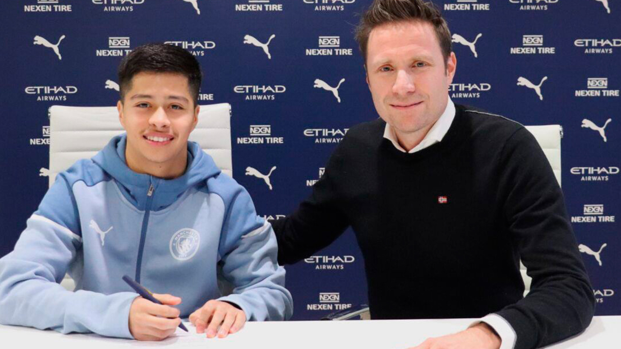 FUTBOLISTA MEXICANO FIRMA CONTRATO CON MANCHESTER CITY