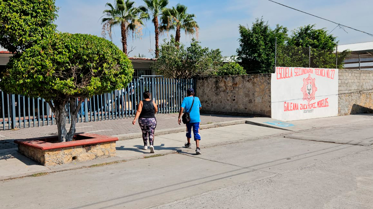 DESALOJAN SECUNDARIA POR AMENAZA DE BALACERA CONTRA EL PLANTEL EN ZACATEPEC