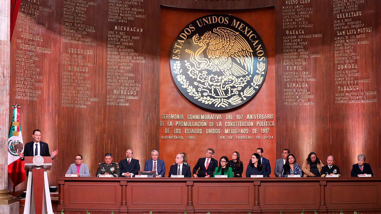 SIN AMLO Y SIN NORMA PIÑA CELEBRARON EN QUERÉTARO ANIVERSARIO DE LA CONSTITUCIÓN