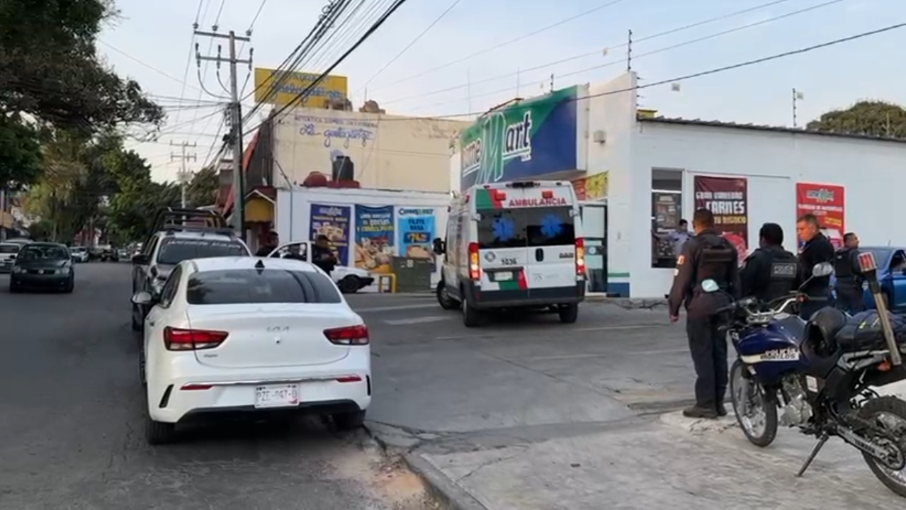 LE INTENTAN ROBAR SU AUTO AL SALIR DE UNA CARNICERÍA EN AVENIDA DOMINGO DIEZ, CUERNAVACA