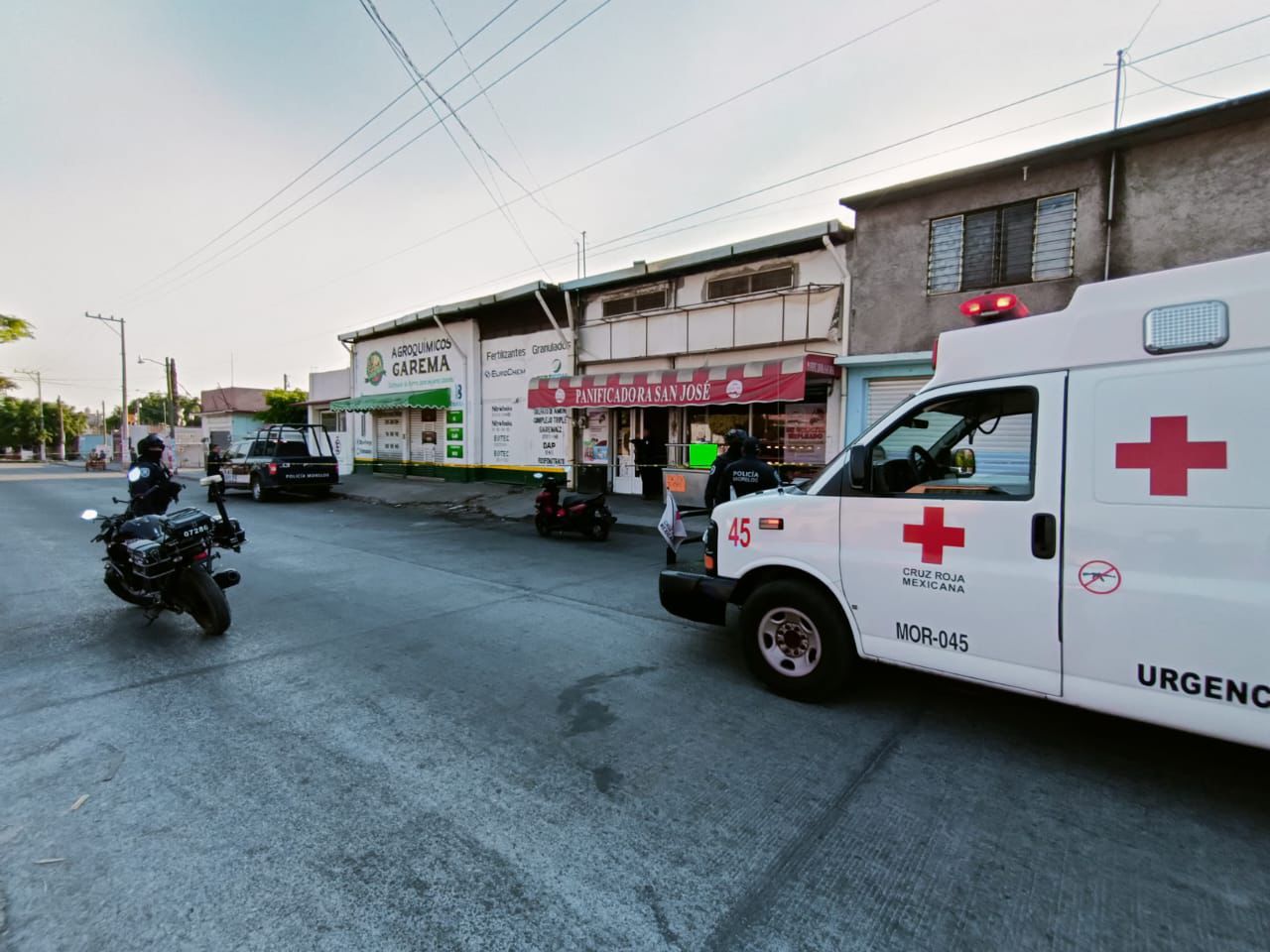 ASESINAN A BALAZOS A UN HOMBRE DENTRO DE UNA PANADERÍA EN CUAUTLA