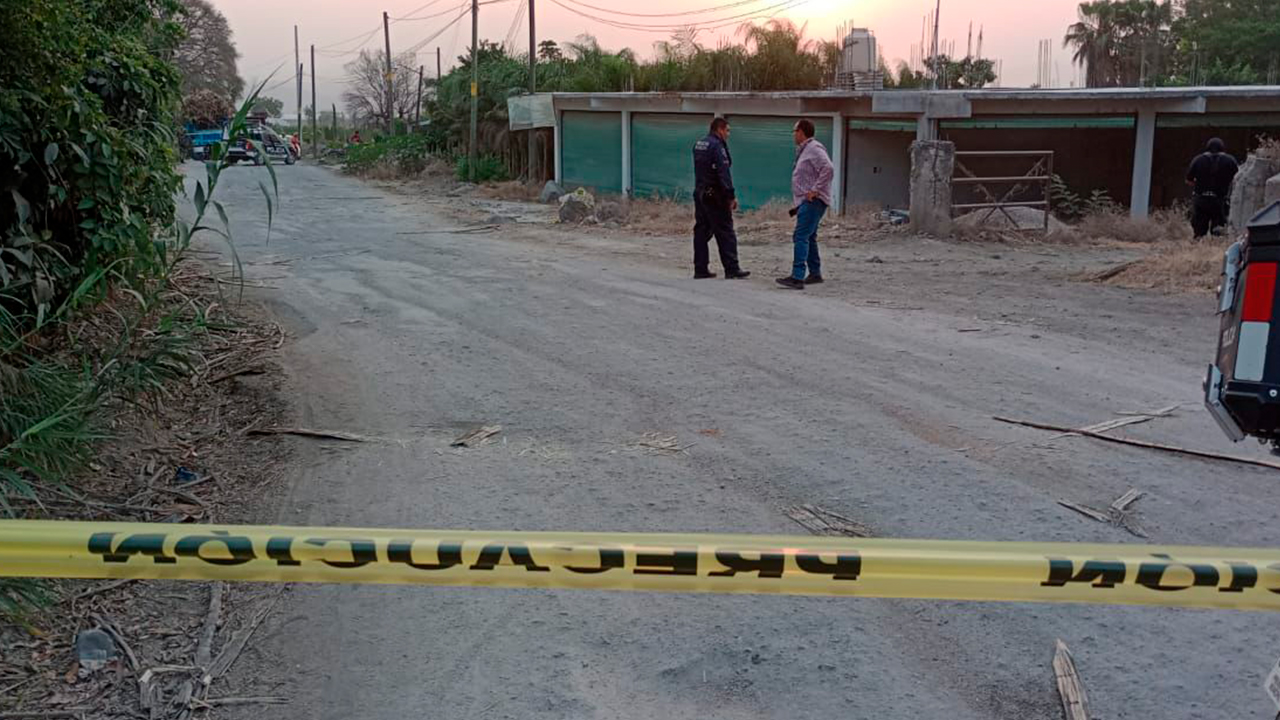 MATAN A MUJER MIENTRAS CAMINABA EN CASASANO, CUAUTLA