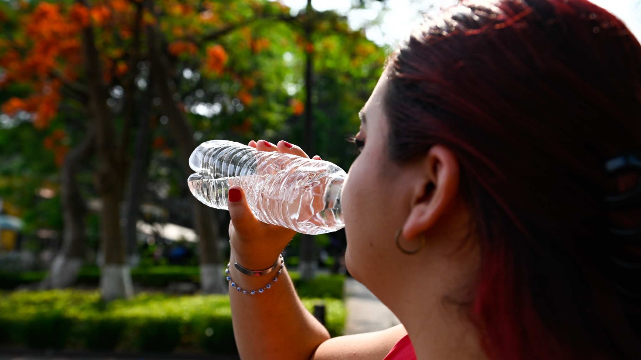 CONSUMIR SUFICIENTE AGUA PARA UNA BUENA HIDRATACIÓN: SECRETARÍA DE SALUD