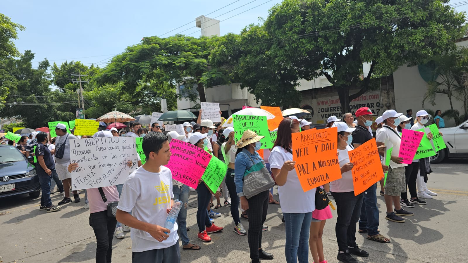 AMBULANTES DE CUAUTLA SE MANIFIESTAN PORQUE YA HAY SEGURIDAD