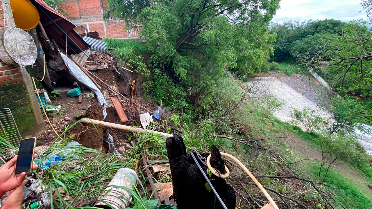 LLUVIAS CAUSAN DERRUMBE EN CUAUTLA; HAY UNA VIVIENDA AFECTADA