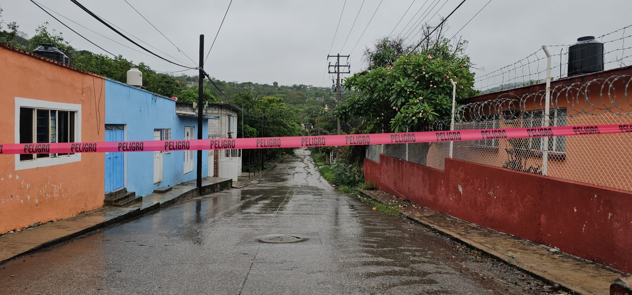 TRAS DESBORDAMIENTO, CIERRAN PASO POR EL VADO DE ANENECUILCO