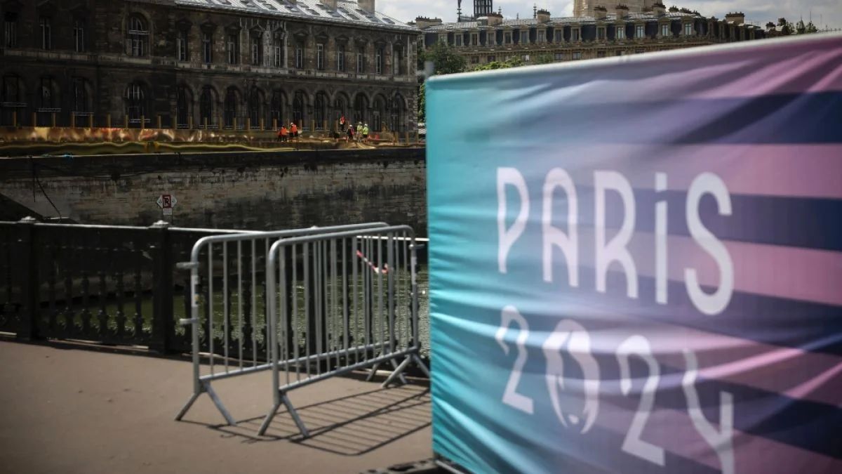 PRUEBAS DE TRIATLÓN EN PARÍS SE SUSPENDEN POR CONTAMINACIÓN DEL RÍO SENA