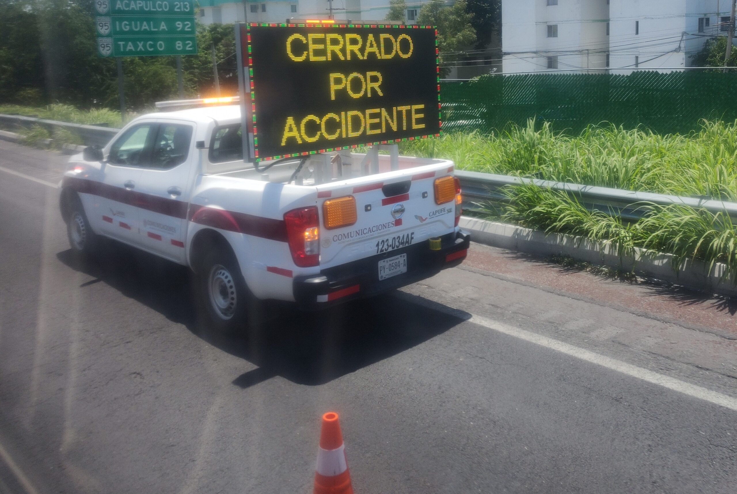 FUERTE ACCIDENTE EN LA AUTOPISTA CUERNAVACA-ACAPULCO DEJA COMO SALDO UNA PERSONA SIN VIDA