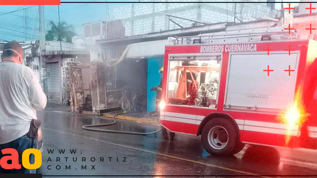 SE INCENDIA PAPELERÍA EN LAS GRANJAS, CUERNAVACA