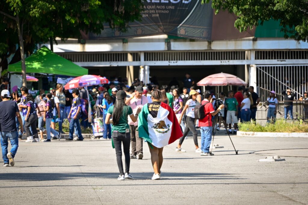 Cientos de familias se congregaron en el estadio Agustín ‘Coruco’ Díaz para ver jugar a la Selección Mexicana Femenil.