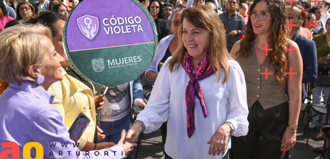 La gobernadora Margarita González Saravia puso en marcha el programa "Código Violeta" en Cuernavaca.