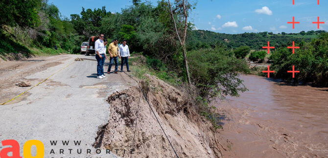 La creciente del Río Amacuzac dejó daños en carreteras del poblado de Río Seco, en Jojutla.