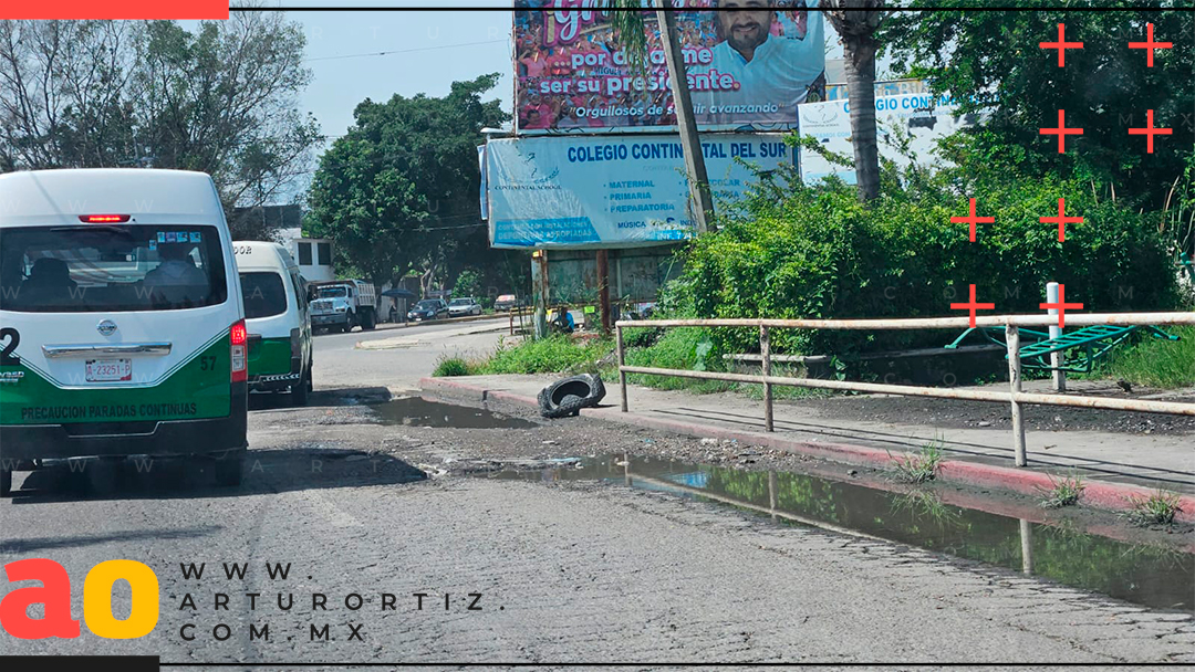 ACUSAN A AUTORIDADES DE ZACATEPEC DE TENER ABANDONADAS LAS CALLES Y CARRETERAS